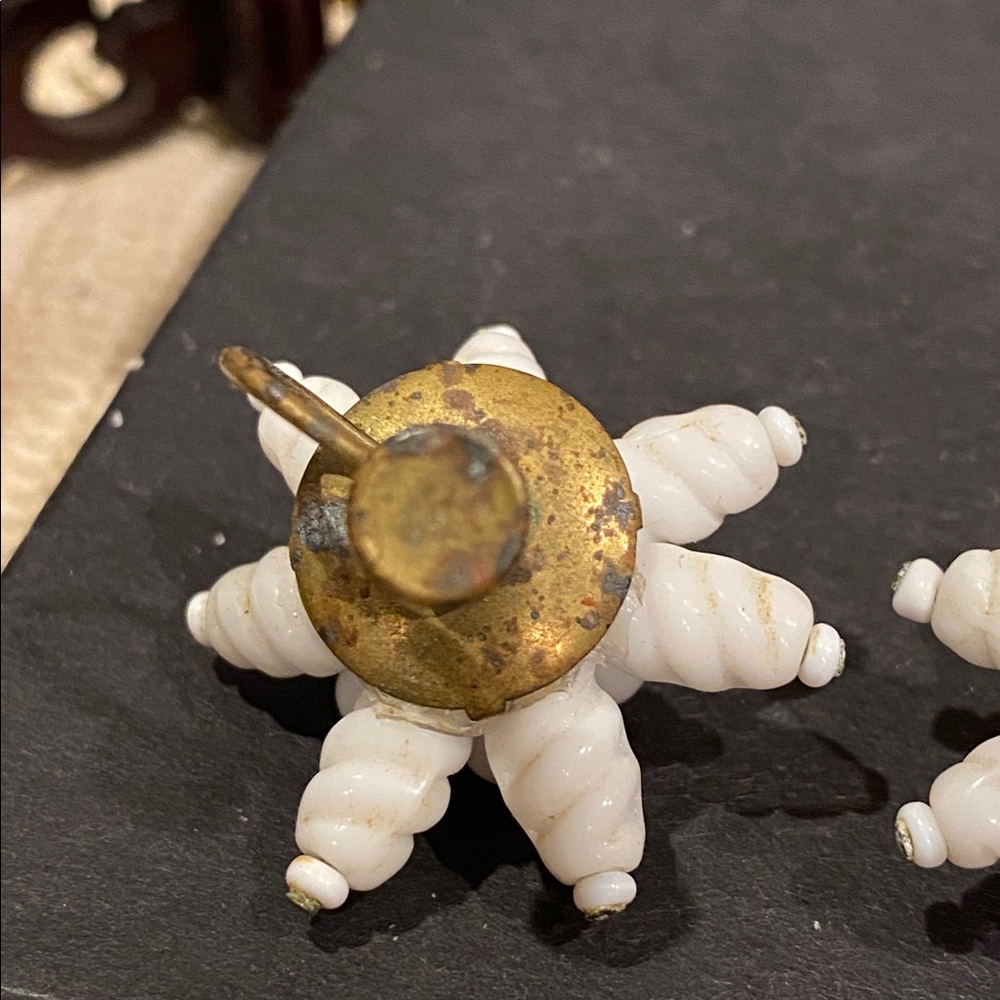 Western Germany White Beaded Star Screw Back Earring’s. - Picture 4 of 5